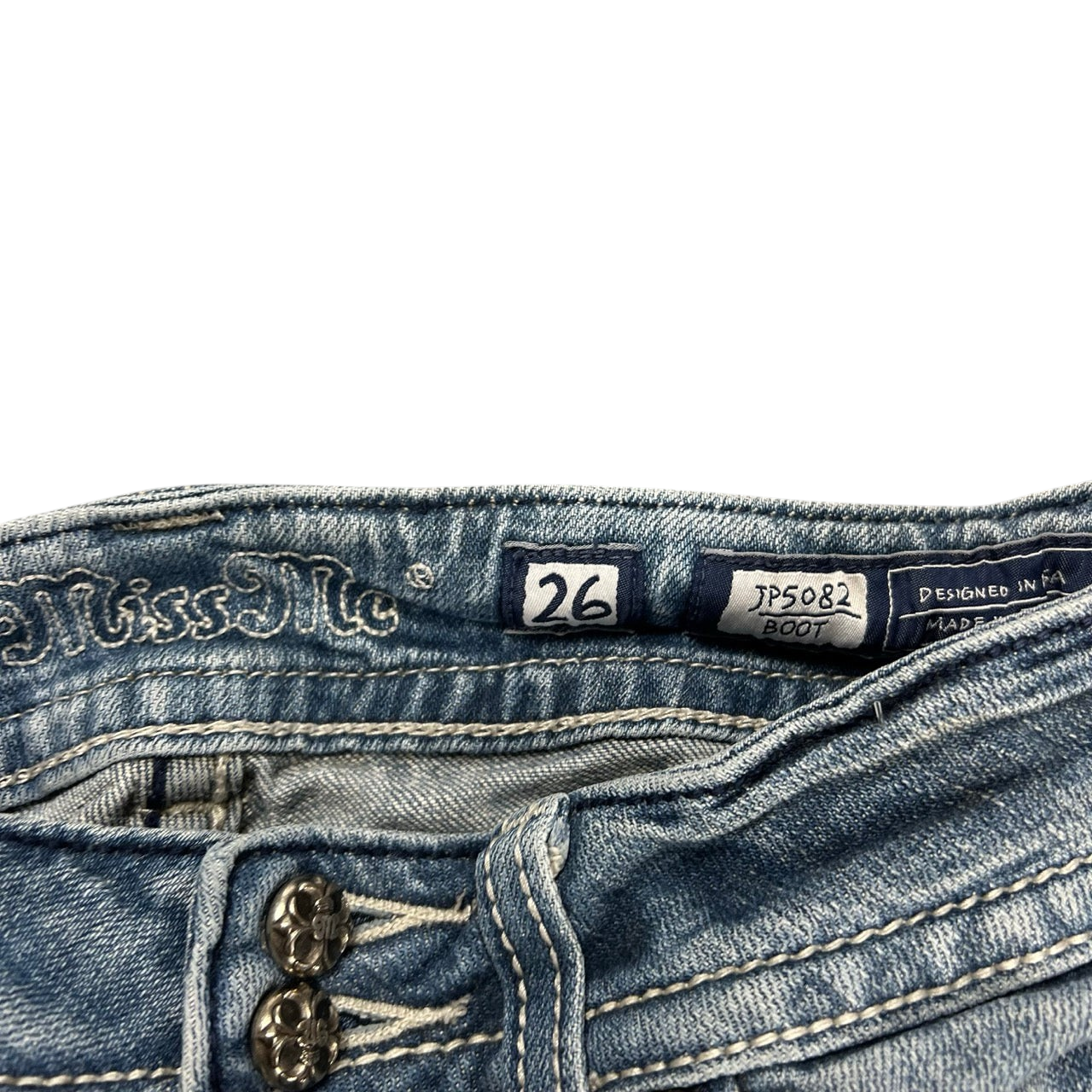TWC Vintage Miss Me Damen Bootcut Jeans mit hellblauer Waschung und markanten silbernen Knöpfen