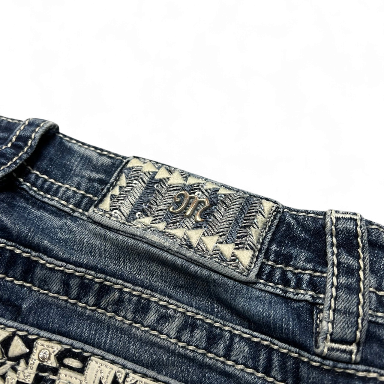 TWC Vintage Miss Me Damen Bootcut Jeans in Blau mit aufwendigem Leder-Label und Ziernähten am Bund