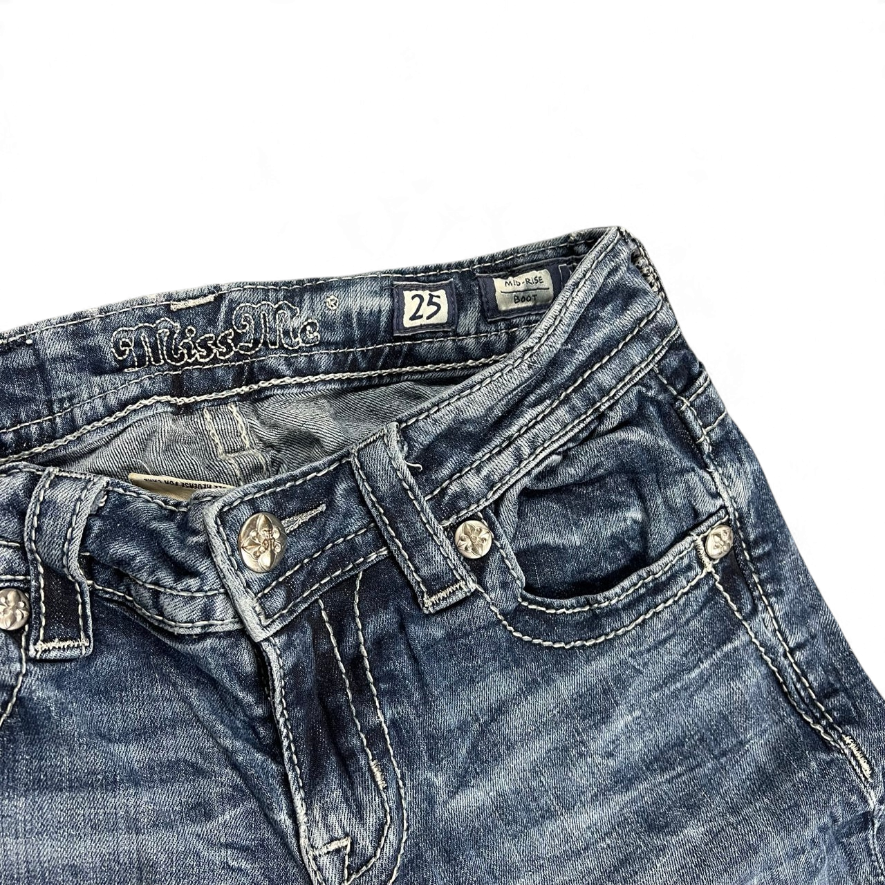 TWC Vintage Miss Me Damen Bootcut Jeans in Blau mit Mid-Rise Bund und dekorativen silbernen Nieten