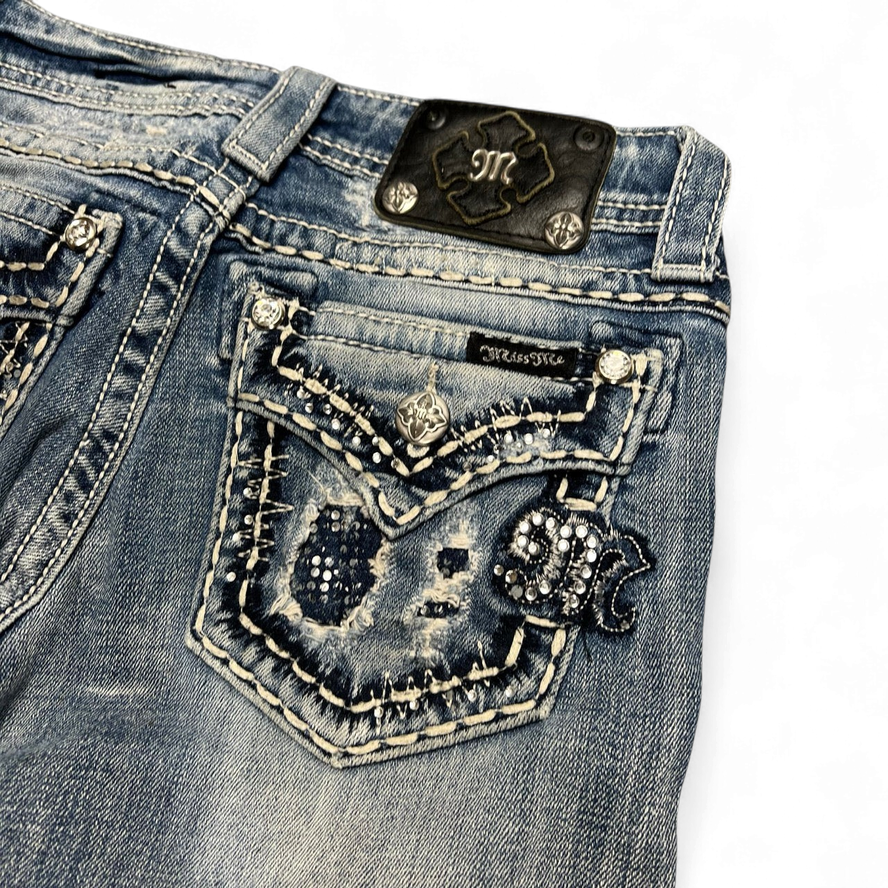 TWC Vintage Miss Me Damen Bootcut Jeans in Blau mit aufwendigen Stickereien, Strasssteinen und Leder-Patch