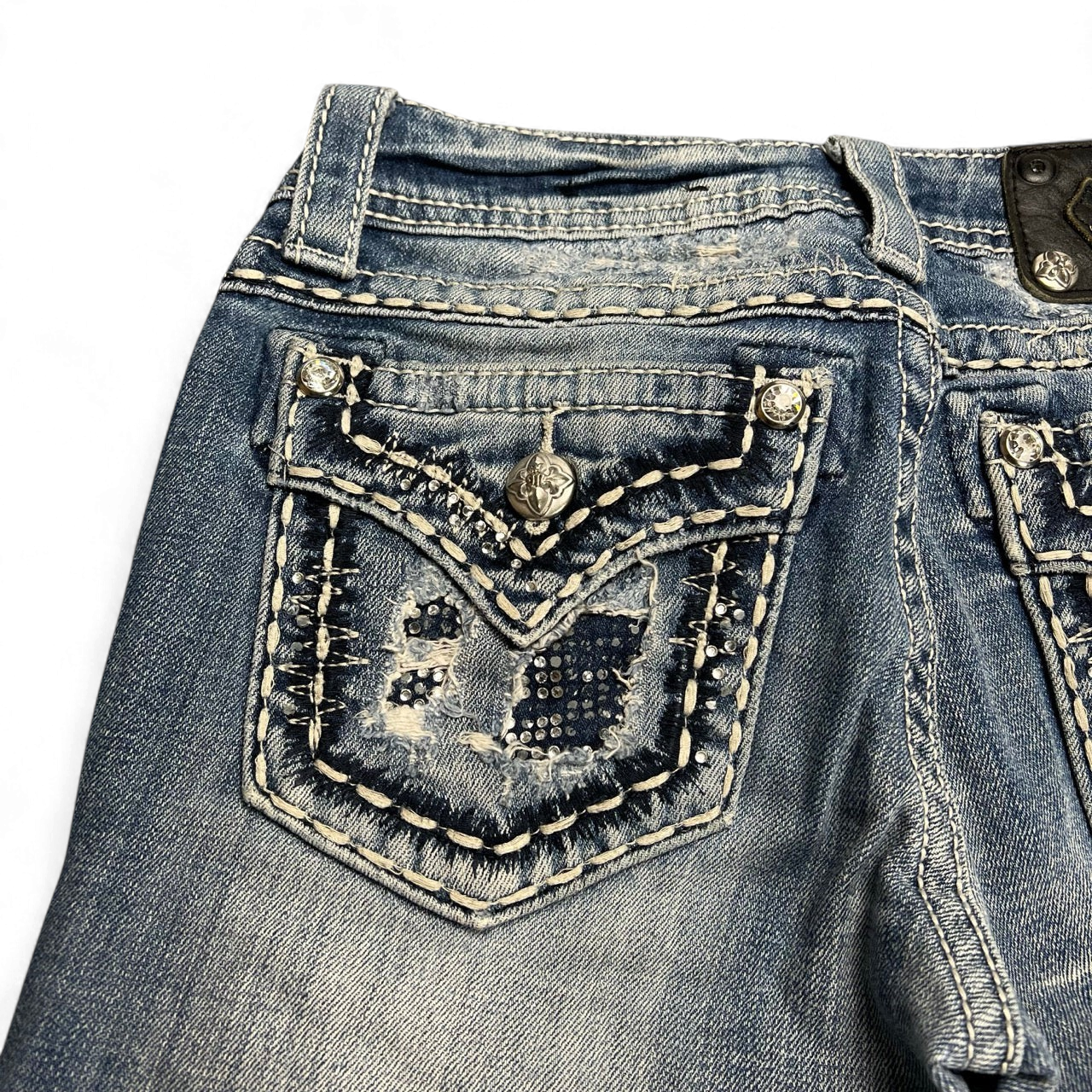 TWC Vintage Miss Me Bootcut Jeans in Blau mit aufwendigen Ziernähten, Strasssteinen und Distressed-Details