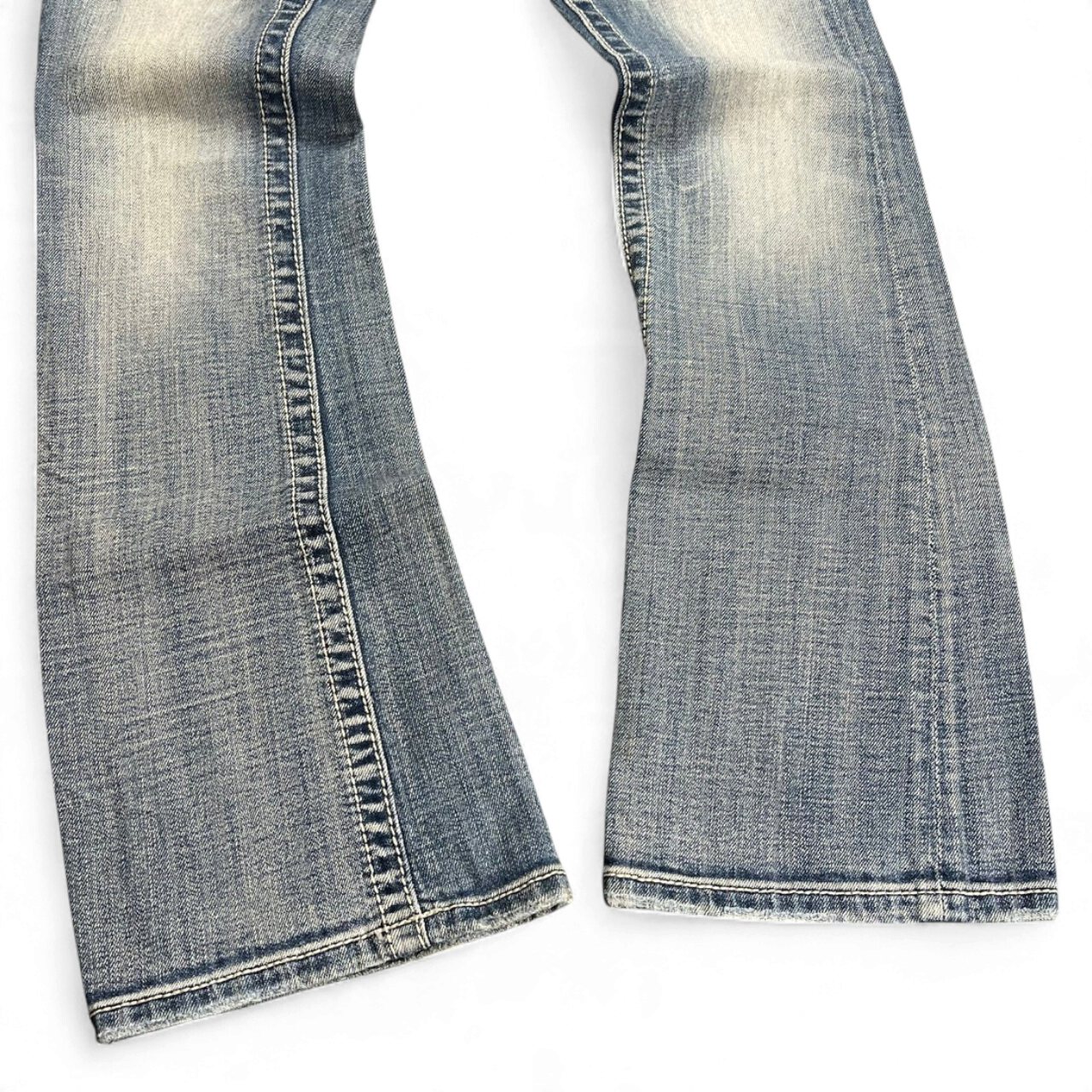 TWC Vintage Damen Miss Me Bootcut Jeans in verwaschenem Blau mit markanten Ziernähten und ausgestelltem Bein