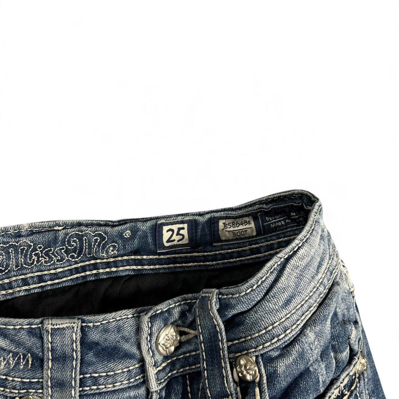 TWC Vintage Miss Me Bootcut Damenjeans in Blau mit auffälligen Ziernähten und Logo-Knöpfen am Bund