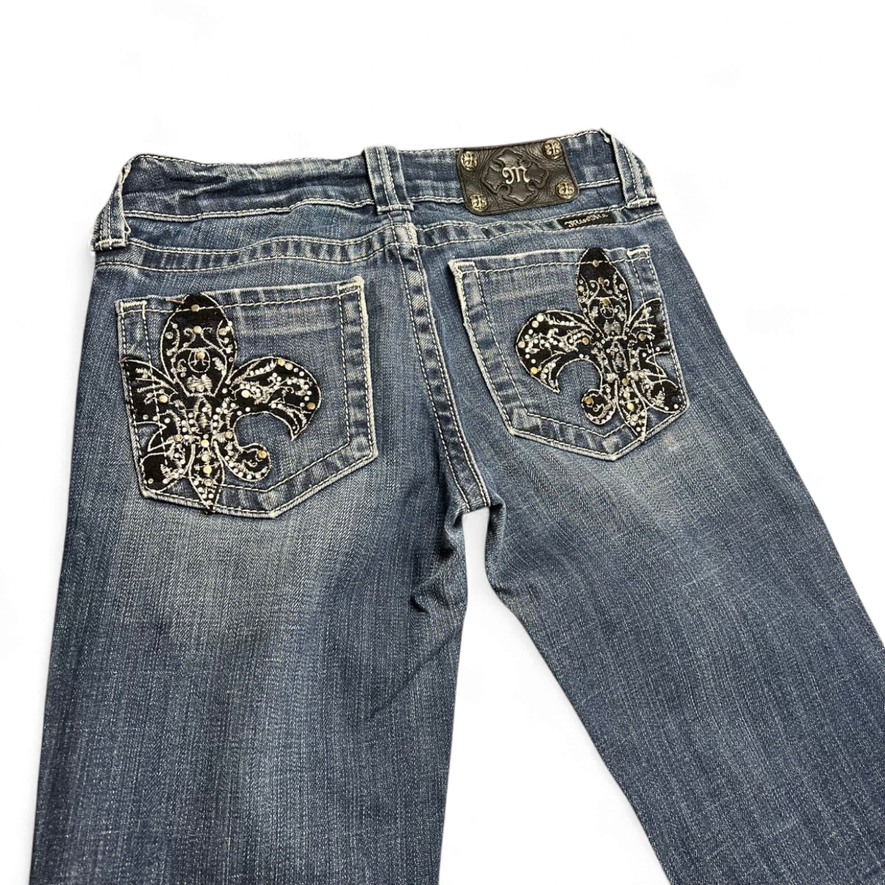 TWC Vintage Damen Miss Me Bootcut Jeans in Blau mit verzierten Fleur-de-Lis Gesäßtaschen und Leder-Label