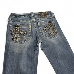 TWC Vintage Damen Miss Me Bootcut Jeans in Blau mit verzierten Fleur-de-Lis Gesäßtaschen und Leder-Label