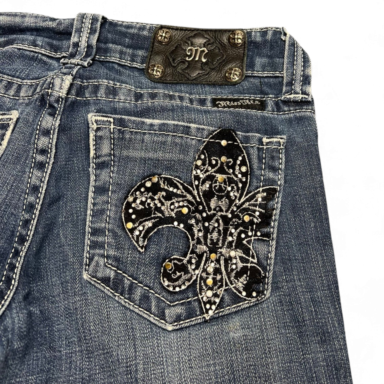 TWC Vintage Damen Miss Me Bootcut Jeans in Blau mit bestickter Fleur-de-Lis Gesäßtasche und Leder-Patch