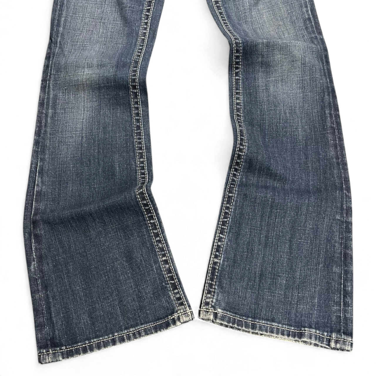 TWC Vintage Damen Miss Me Bootcut Jeans in Dunkelblau mit auffälligen Ziernähten und leichtem Used-Look