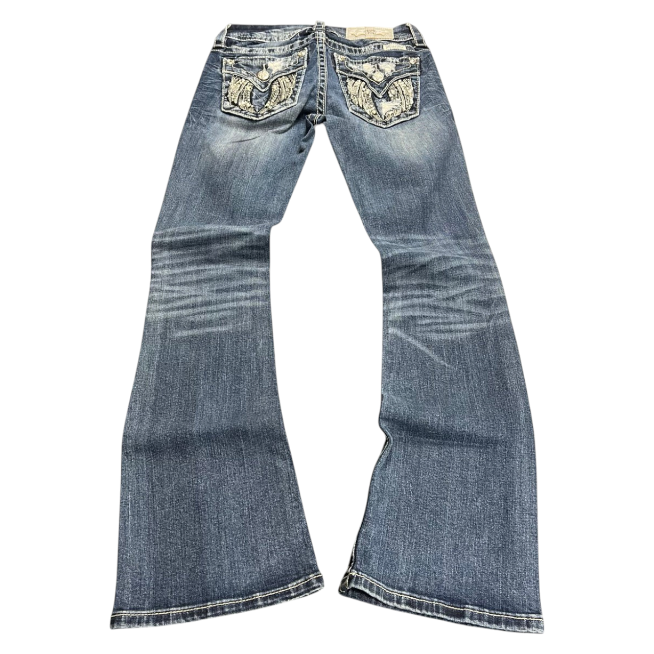 TWC Vintage Miss Me Bootcut Jeans in Blau mit verzierten Gesäßtaschen und Used-Look-Waschung