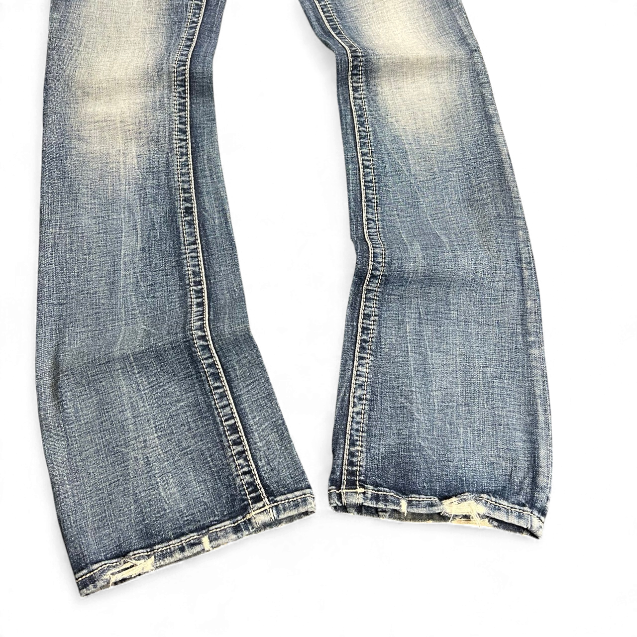 TWC Vintage Damen Miss Me Bootcut Jeans in verwaschenem Blau mit sichtbaren Nähten und ausgefransten Säumen