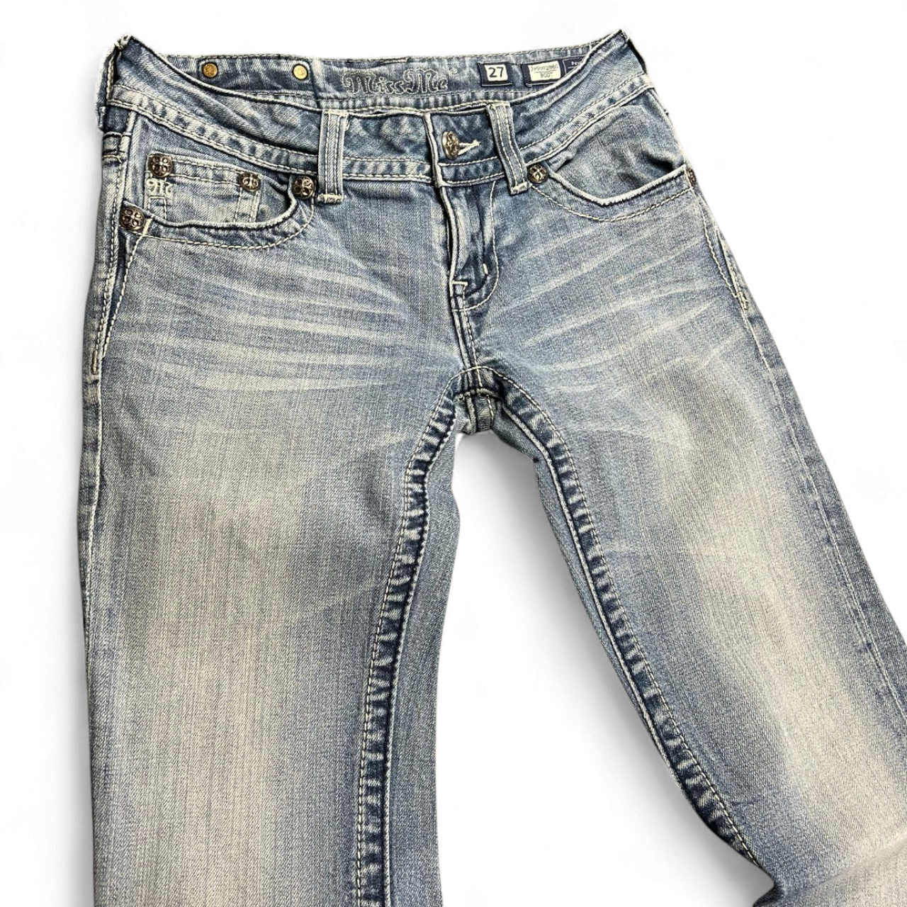 TWC Vintage Miss Me Damen Bootcut Jeans in verwaschenem Blau mit Ziernähten und silbernen Nieten