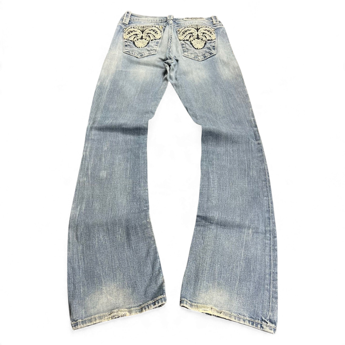 TWC Vintage Miss Me Bootcut Jeans in Hellblau mit aufwendig verzierten Gesäßtaschen und ausgefransten Säumen