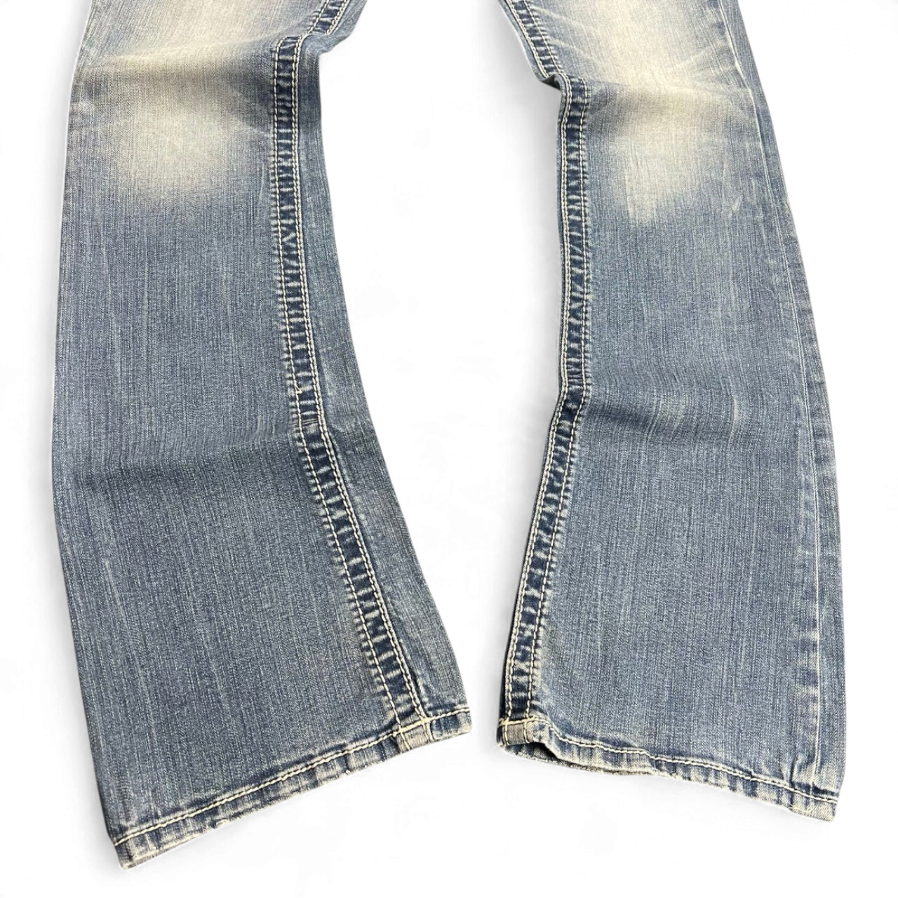 TWC Vintage Damen Miss Me Bootcut Jeans in verwaschenem Blau mit markanten Ziernähten und ausgestelltem Bein