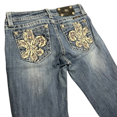 TWC Vintage Damen Miss Me Bootcut Jeans in Blau mit bestickten Gesäßtaschen und Strasssteinen