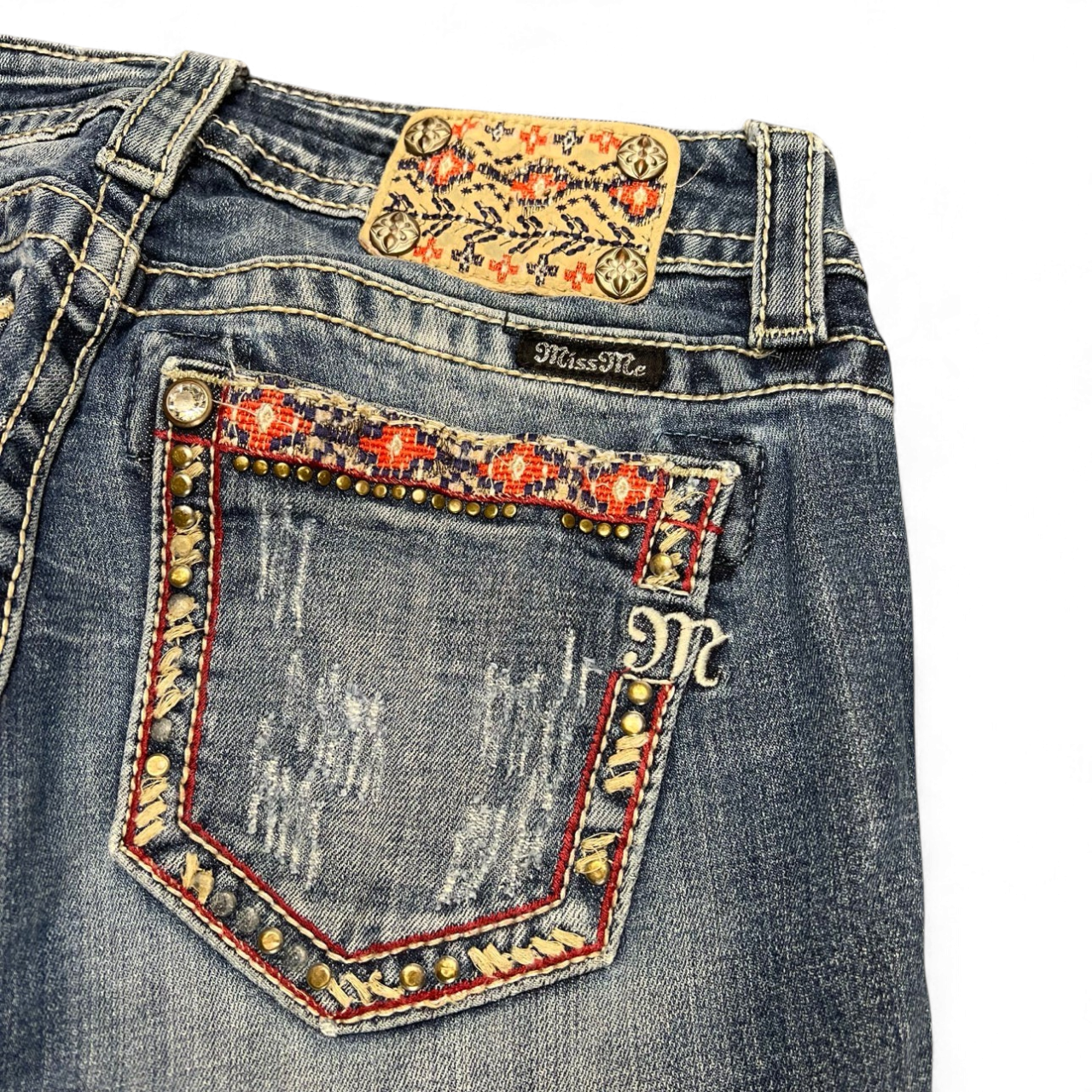 TWC Vintage Damen Miss Me Bootcut Jeans in Blau mit bestickten Gesäßtaschen, Nieten und dekorativem Lederpatch