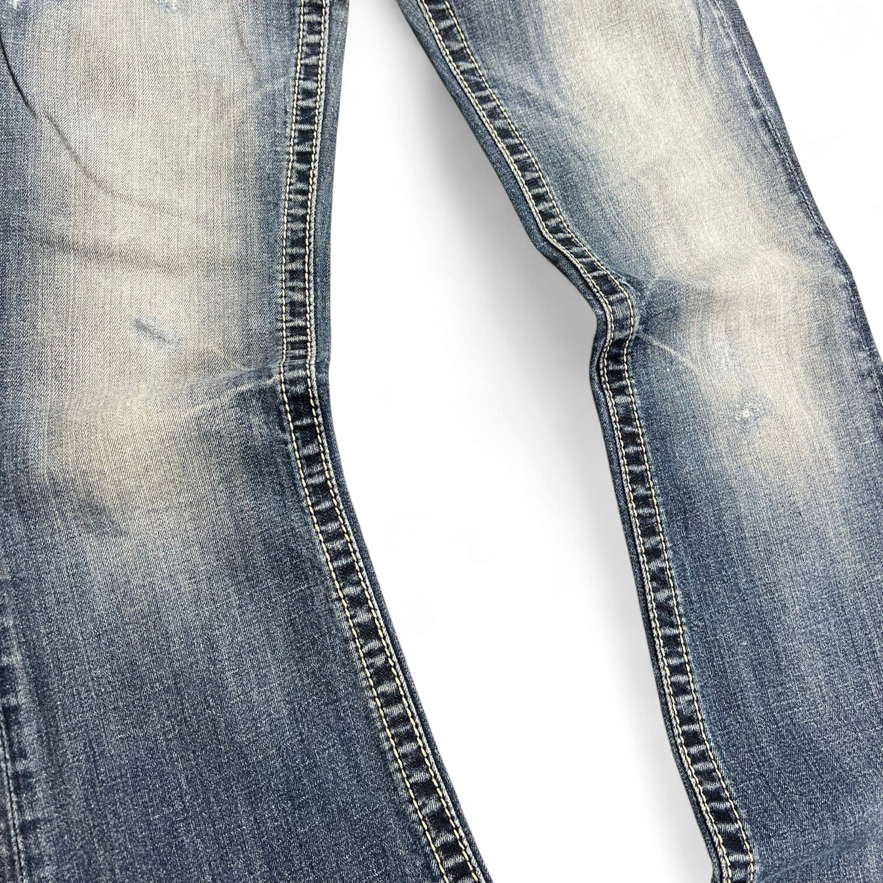 TWC Vintage Damen Miss Me Bootcut Jeans in verwaschenem Blau mit markanten Kontrastnähten und Vintage-Waschung