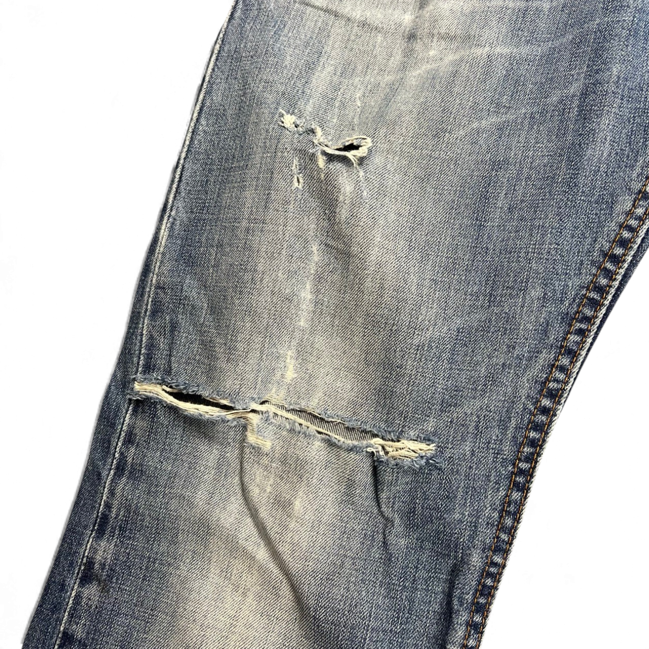 TWC Vintage Levi's 512 Jeans mit Distressed-Optik, hellblaue Waschung mit Rissen und Abnutzungsspuren am Bein