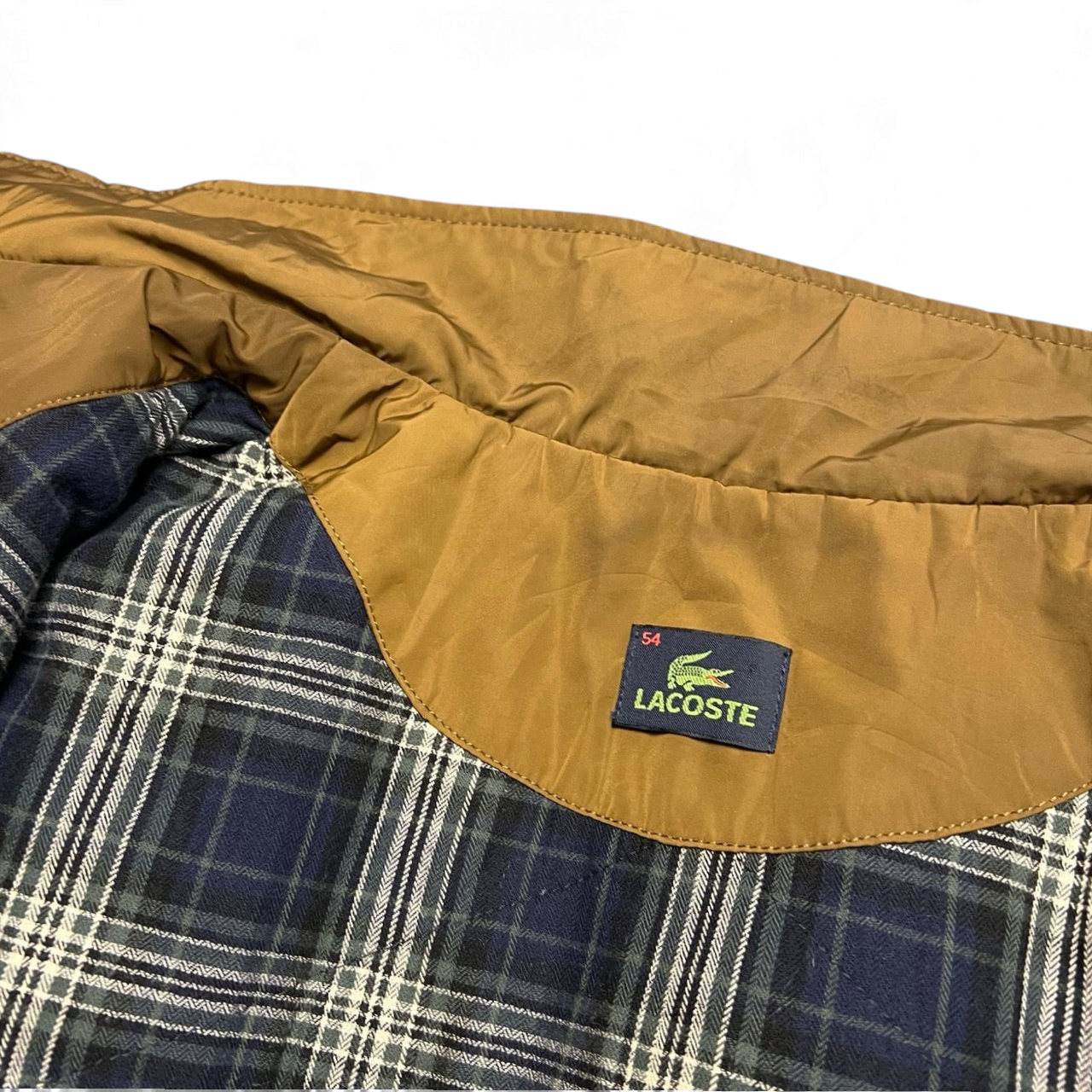 TWC Vintage Lacoste Jacke in Braun mit blauem kariertem Innenfutter und Markenlogo am Kragen