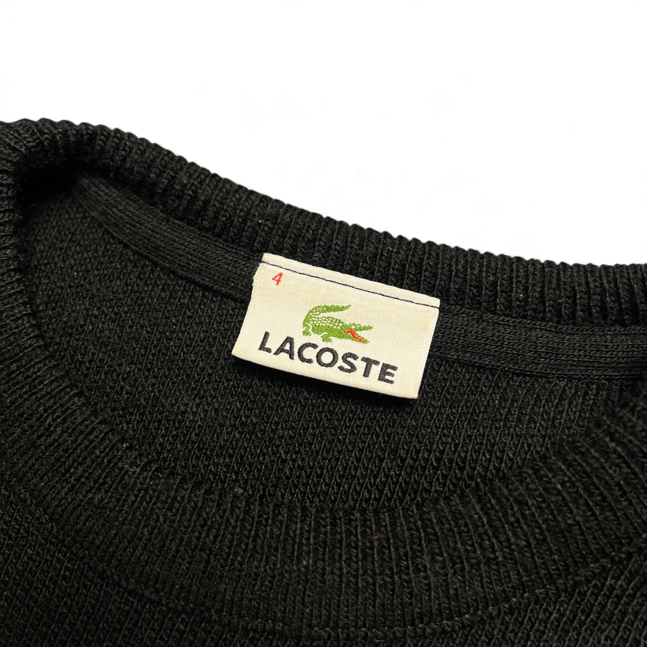 TWC Vintage Lacoste Pullover mit schwarzem Strickmuster und klassischem Krokodil-Logo am Kragenetikett