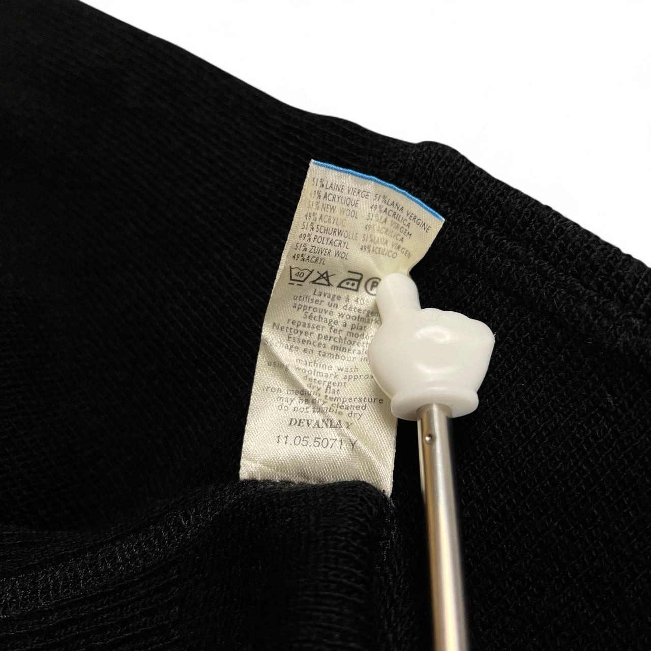 TWC Vintage Lacoste Pullover Pflegeetikett mit Materialzusammensetzung aus Wolle und Acryl
