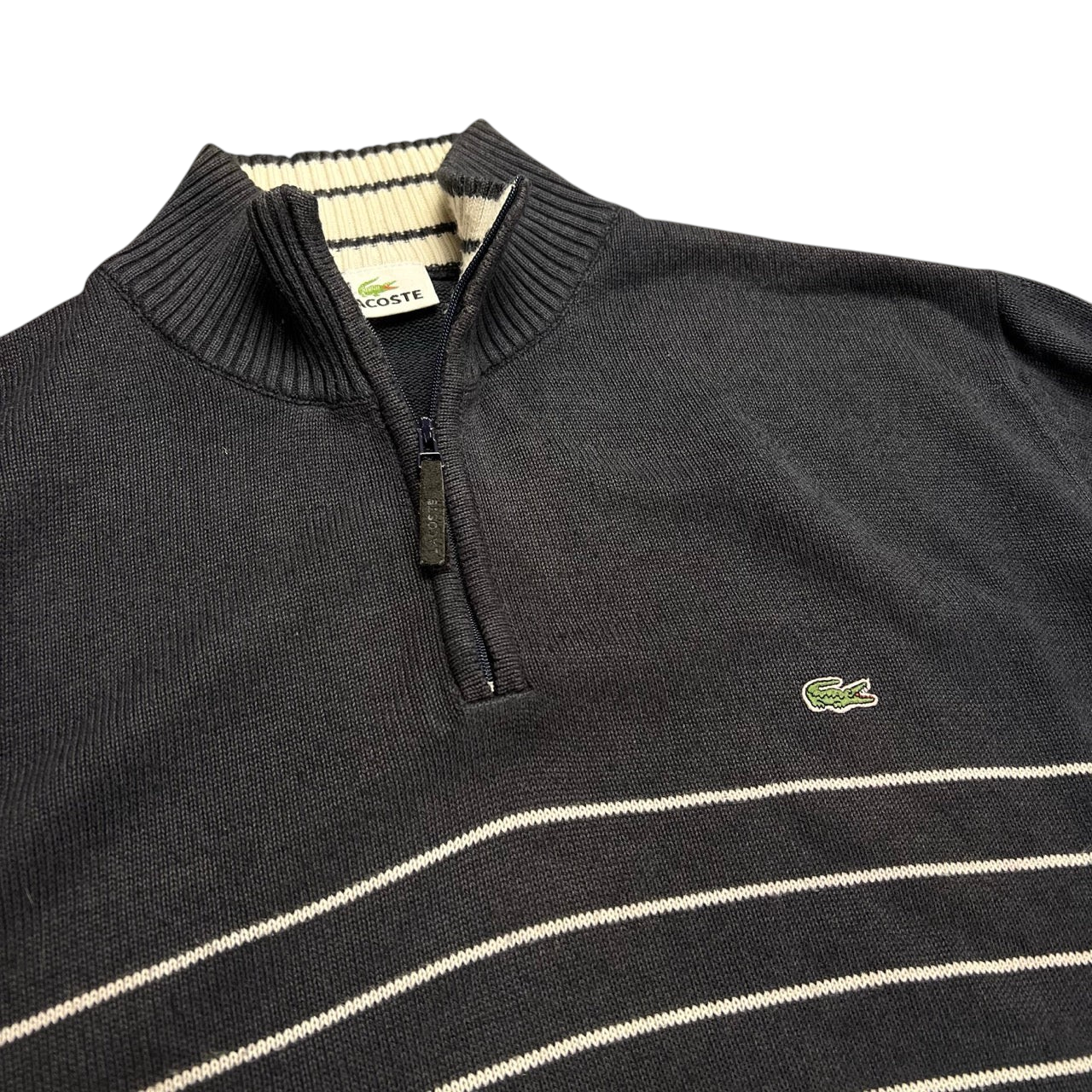 TWC Vintage Lacoste Strickpullover mit Reißverschluss, dunkelblau mit weißen Streifen und gesticktem Krokodil-Logo