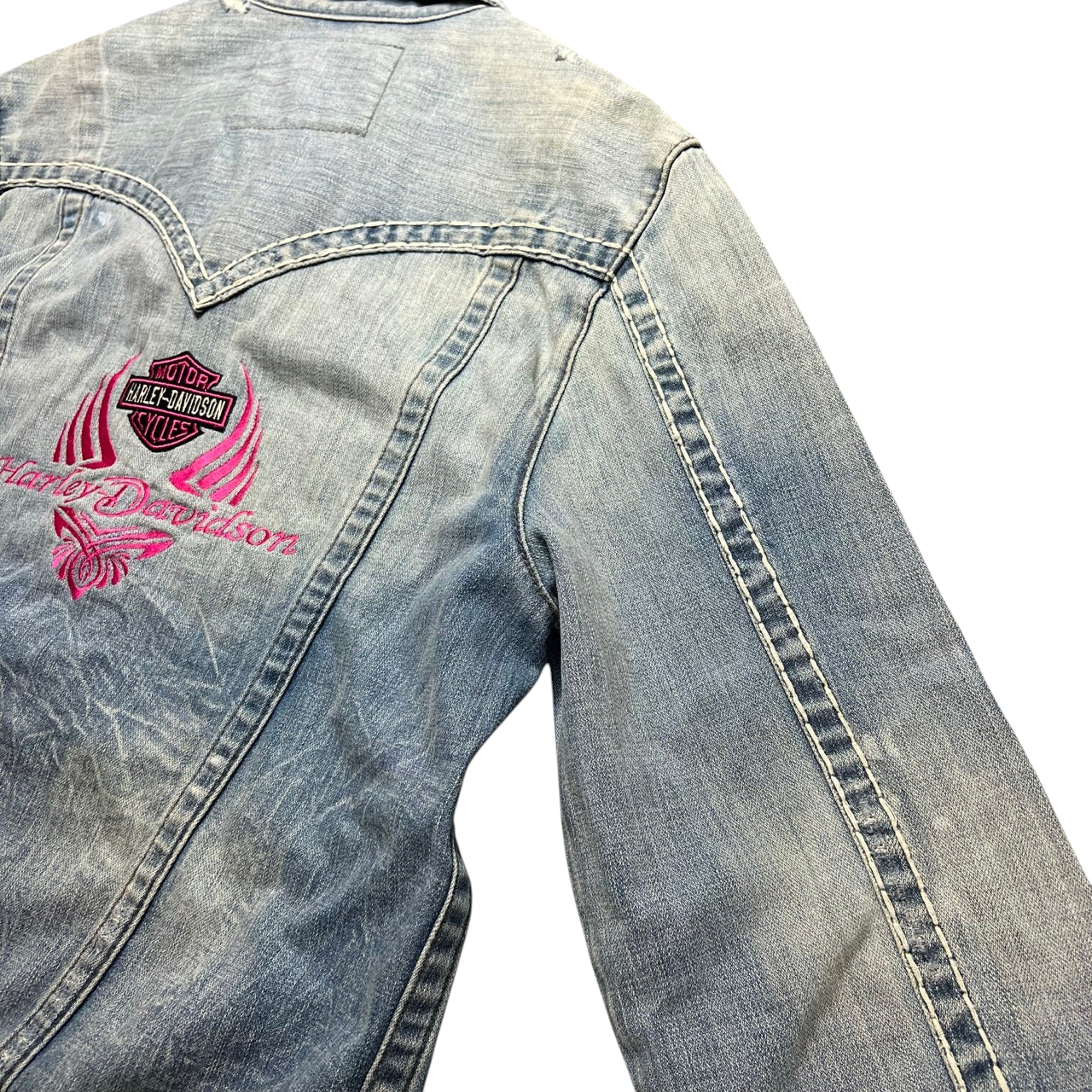 TWC Vintage True Religion x Harley Davidson Jeansjacke aus blauem Denim mit pinker Stickerei auf der Rückseite